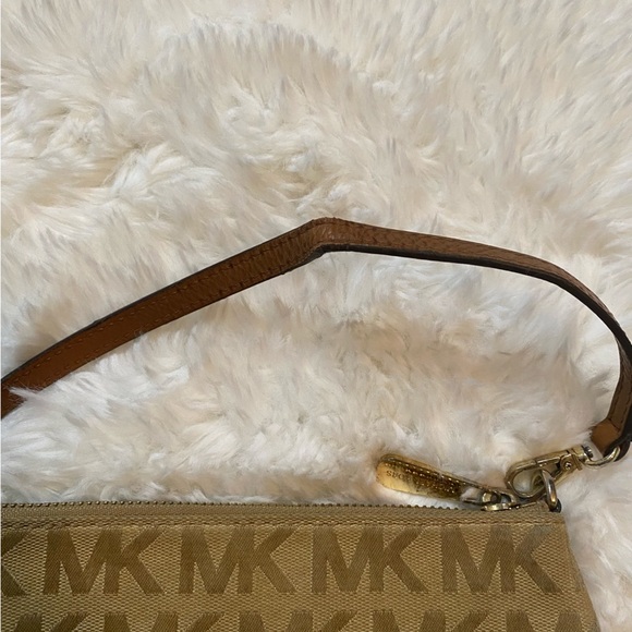 Michael Michael Kors Signature Monogram Wristlet Wallet Purse - Picture 8 of 12